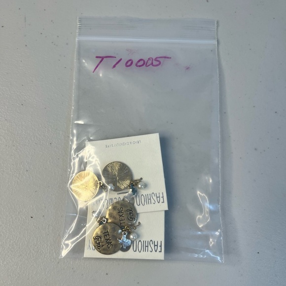 NWT Boho Western Gold-Toned Texas Girl Charm Earrings - Picture 8 of 8